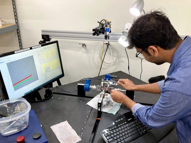 A student mounting a tissue sample on the biaxial tester